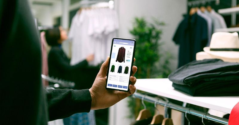 Negli ultimi anni, il settore del Retail ha progressivamente orientato la propria narrazione verso il punto vendita come “luogo di esperienza” e il personale come ambasciatore del Brand, ma questo non basta.